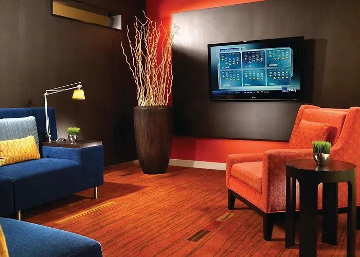 Courtyard By Marriott Downtown/capital Hotel