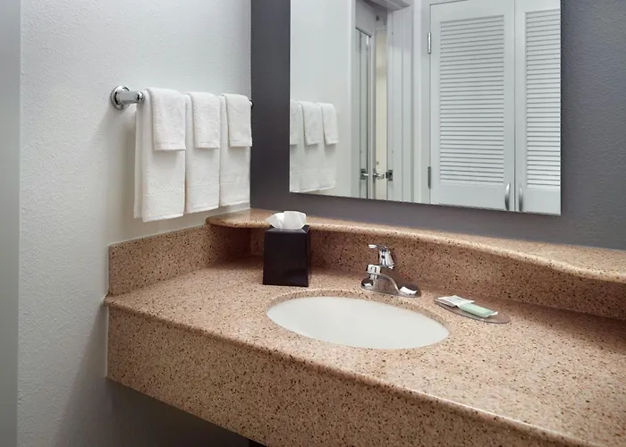 Courtyard By Marriott Downtown/capital Tallahassee