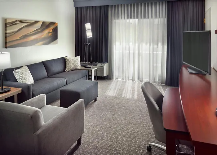 Courtyard By Marriott Downtown/capital 3*