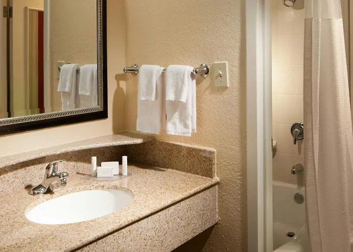 Hotel Courtyard By Marriott Downtown/capital 3*