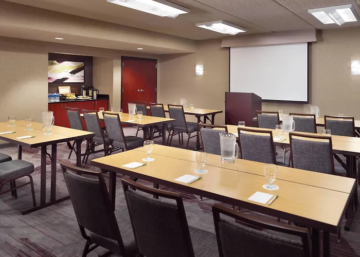 Courtyard By Marriott Downtown/capital Hotel 3*