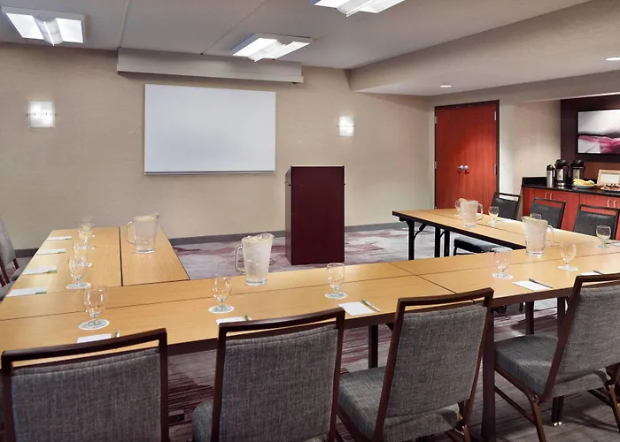 Courtyard By Marriott Downtown/capital Hotel