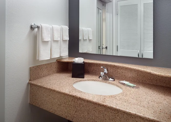 Courtyard By Marriott Downtown/capital Hotel Tallahassee