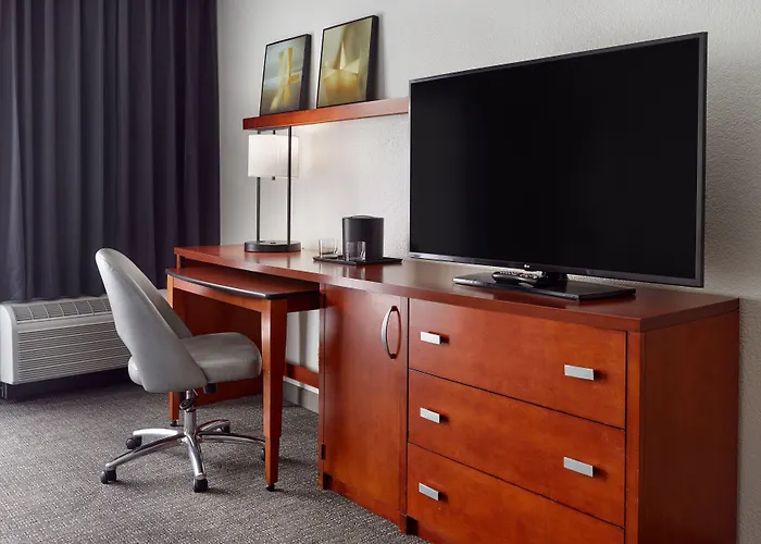 Courtyard By Marriott Downtown/capital Hotel 3*